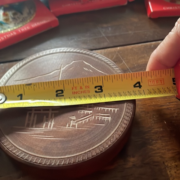 Vintage Round Teak Wood Hand Carved Miyajima Satsuma Japanese coaster set - Picture 5 of 6